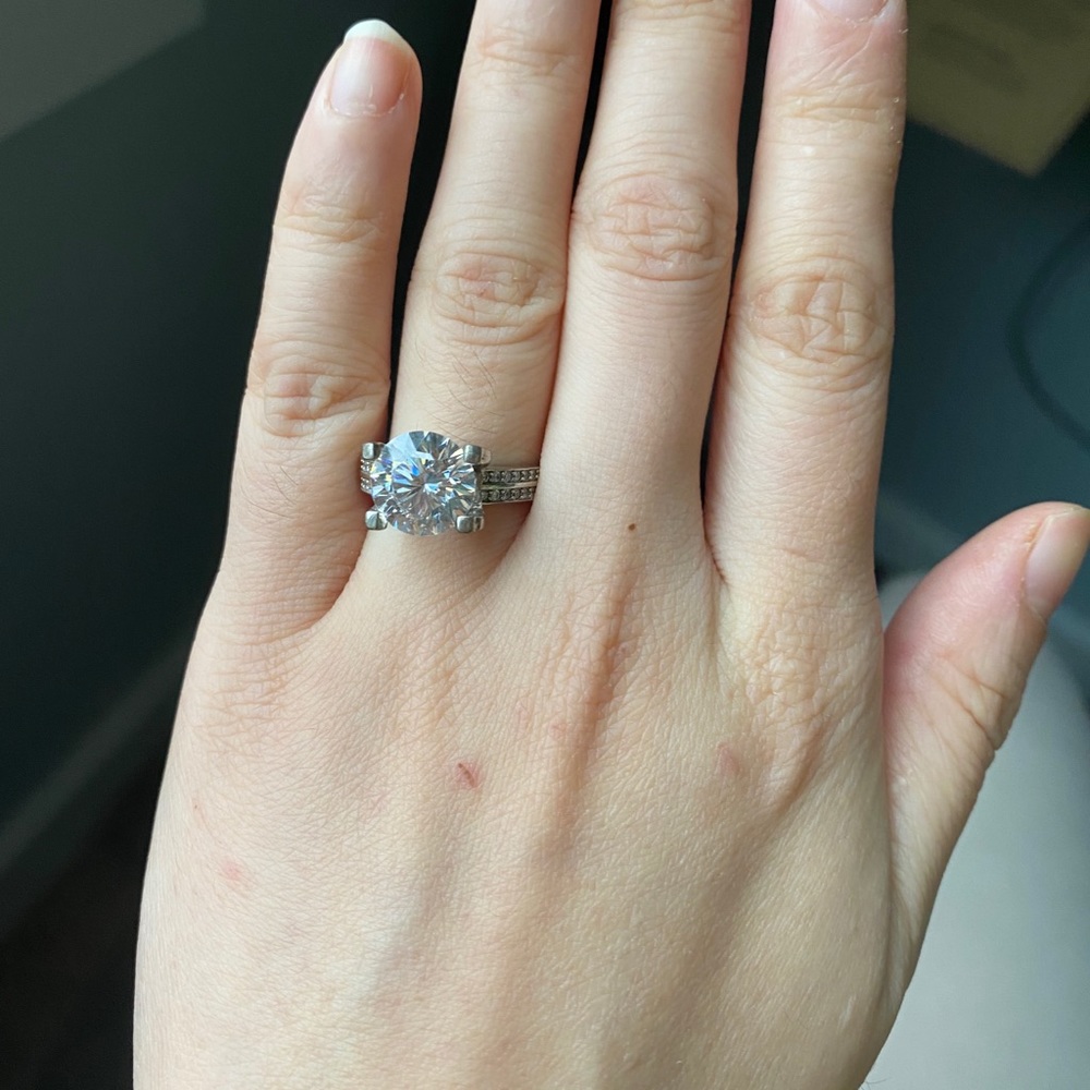 3 carats Moisannite ring